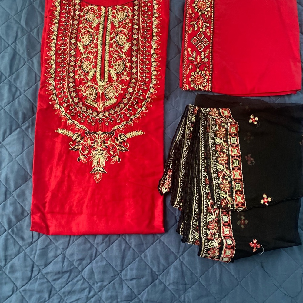Pakistani/Indian Embroidered Shalwar Qameez S